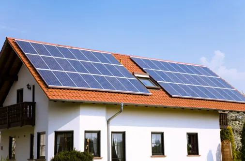 trabajo de placas solares en casa hecho por luz da terra en Ferrol
